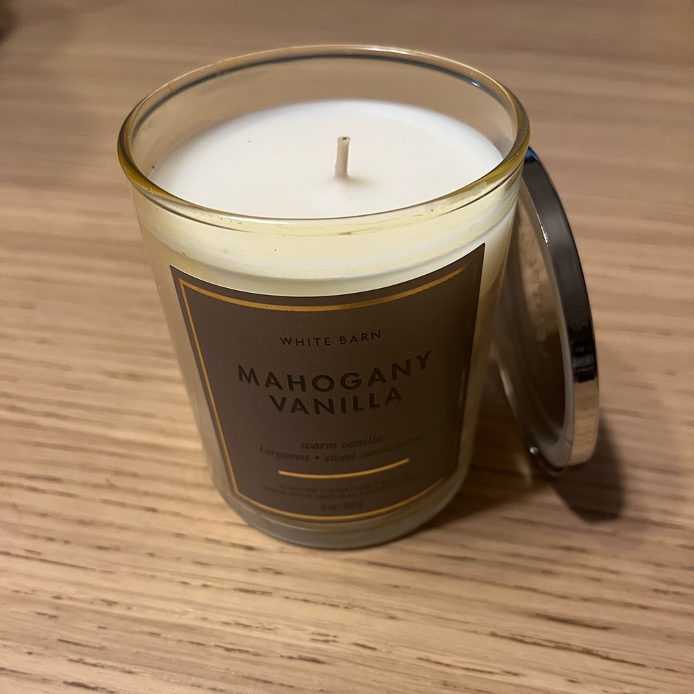 Bath & Body Works Single Wick Candle. Mahogany Teakwood. - Picture 2 of 3